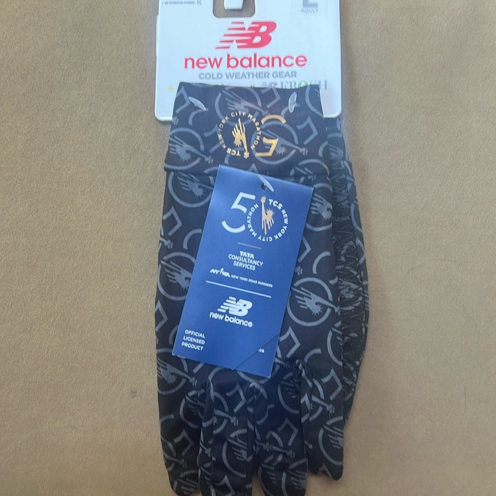 50th NYC Marathon Running gloves size large NWT New Balance